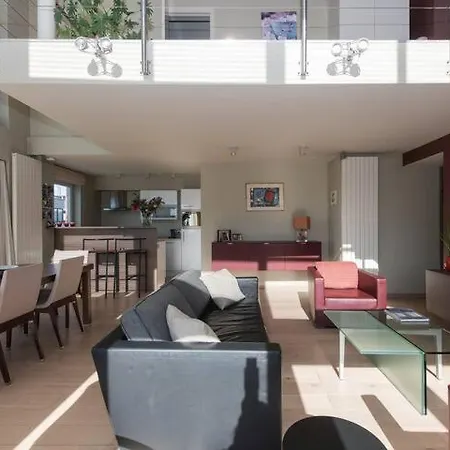 Fantastic Sunny And Modern Corner Apartment In Center Of Knokke Appartement